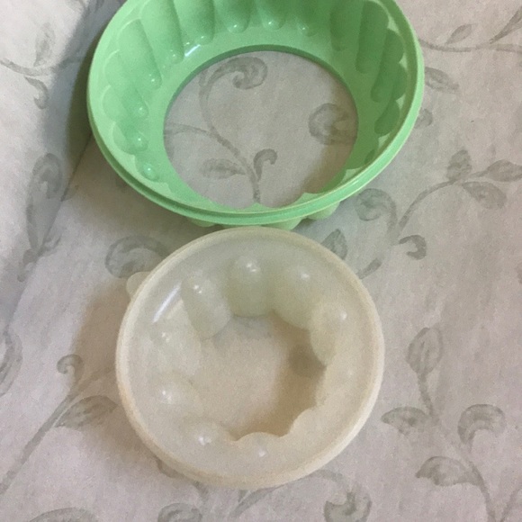 2/$15 Tupperware jello mold - Picture 4 of 7